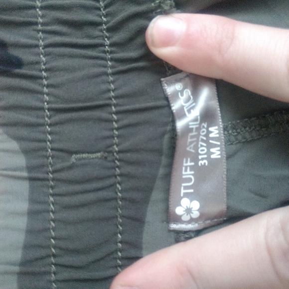 Clothes - Picture 7 of 9